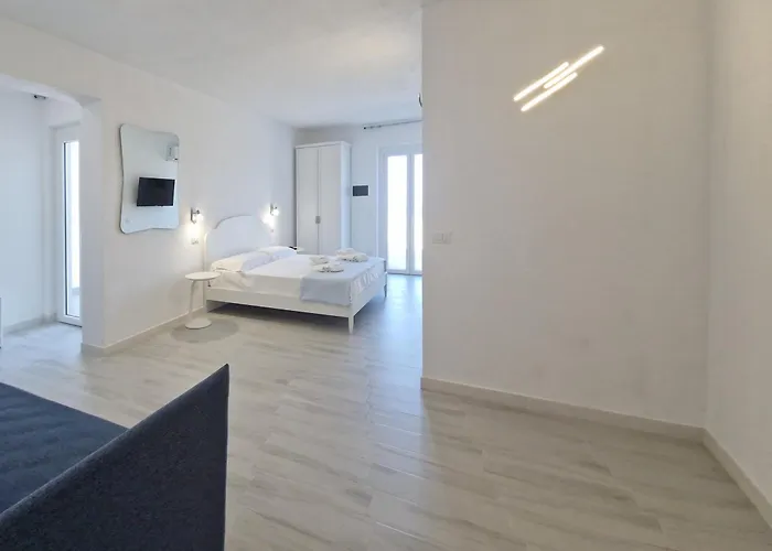 Perla Blu Tropea לינה וארוחת בוקר 4*