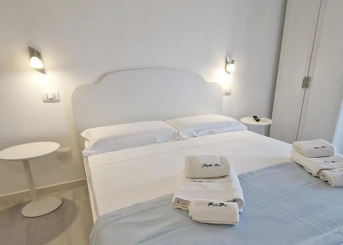 לינה וארוחת בוקר Perla Blu Tropea 4*