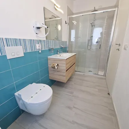 Oda ve Kahvaltı Perla Blu Tropea 4*